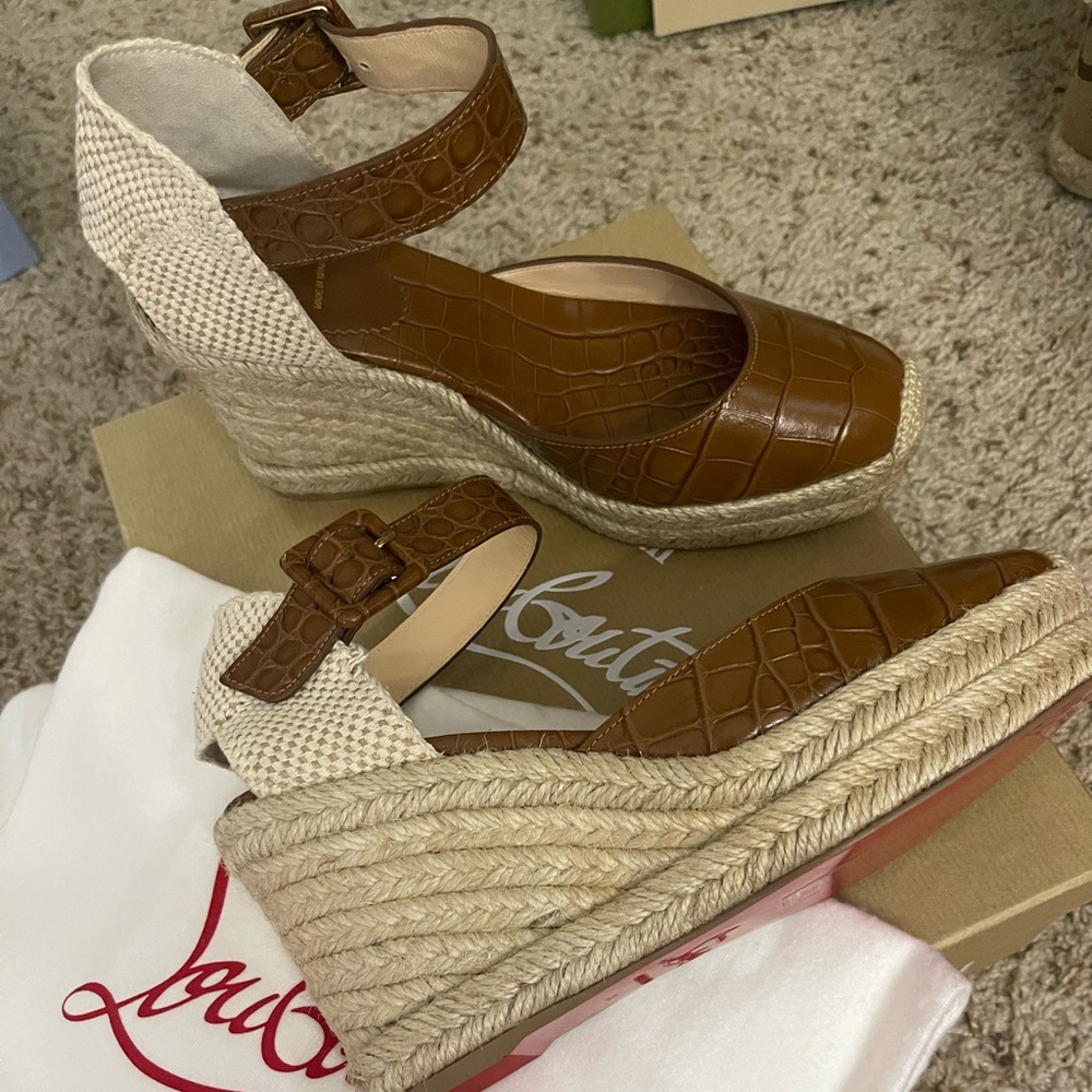 NWT Christian louboutin